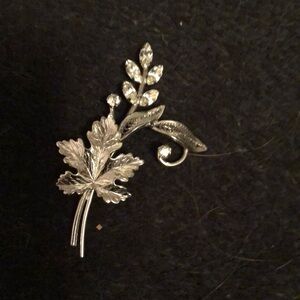 Vintage silver broach leaves and flower sparkly